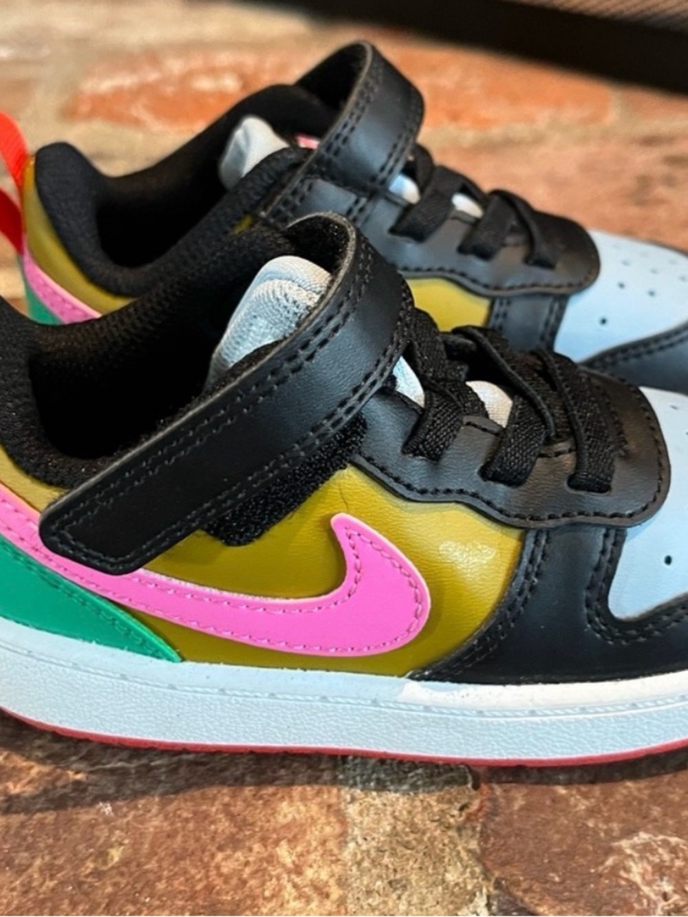 Nike Blazer Mid ‘77 | Multicolor Sneaker with Pink Swoosh